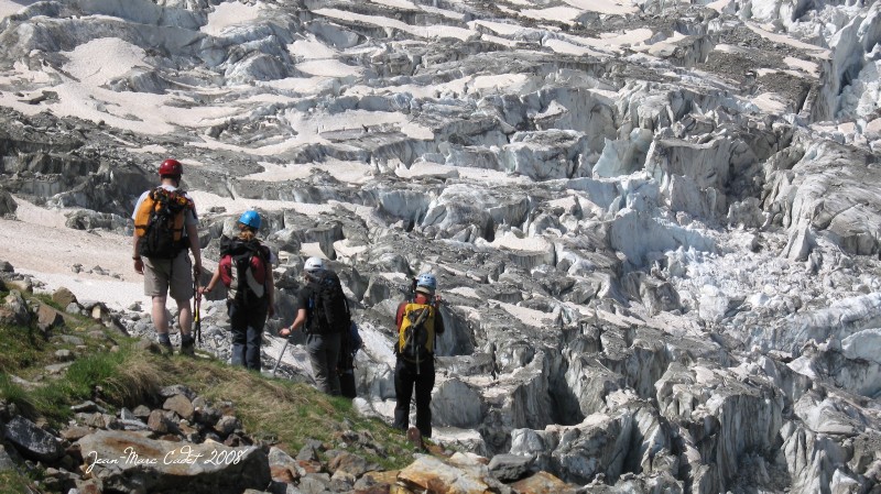 Les crevasses du glacier des Bossons n'attendent plus que nous