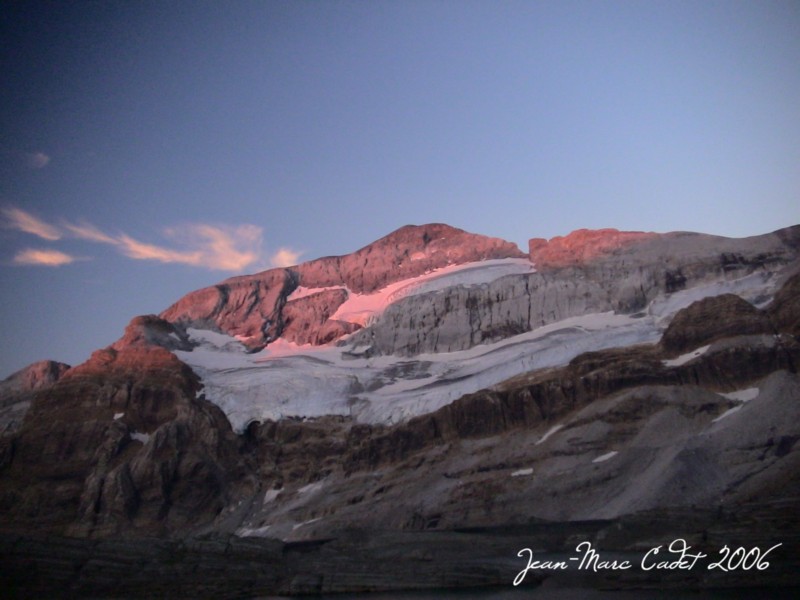 Le soleil se lève sur le Mont Perdu (Aragon)
