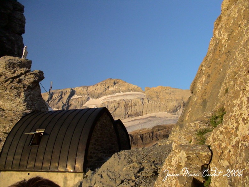 Le Refuge et la Brèche de Tuquerouye (Hautes Pyrénées)