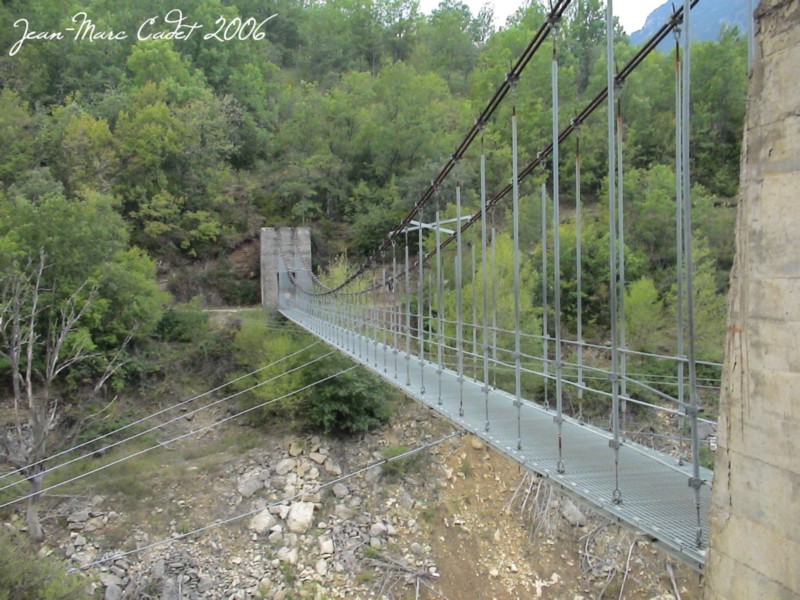 Pont suspendu pour rejoindre le Canyon de Montrebei (Catalogne)