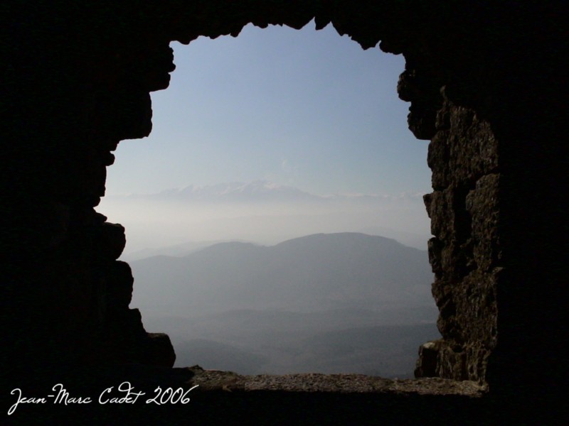 Le Canigou depuis Queribus (Pyrénées Orientales)