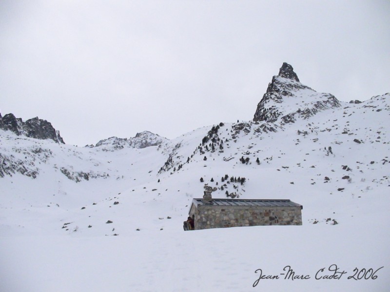 La Cabane de Lagües et l'Ardiden au loin (Hautes Pyrénées)