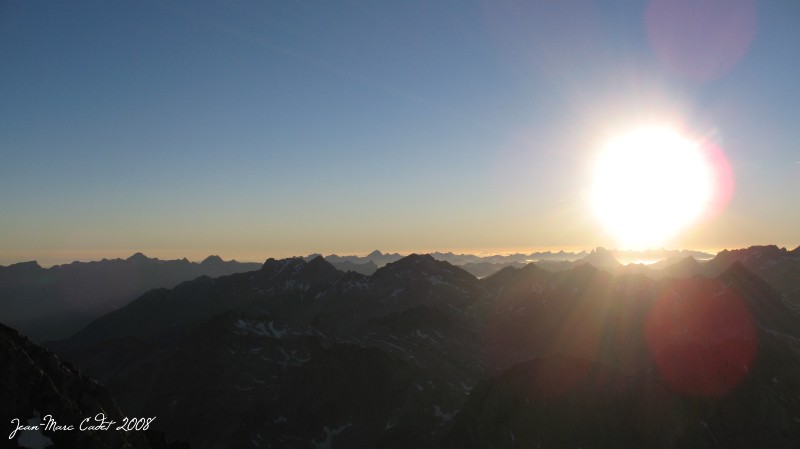 Le Pic du  Midi d'Ossau à contre jour